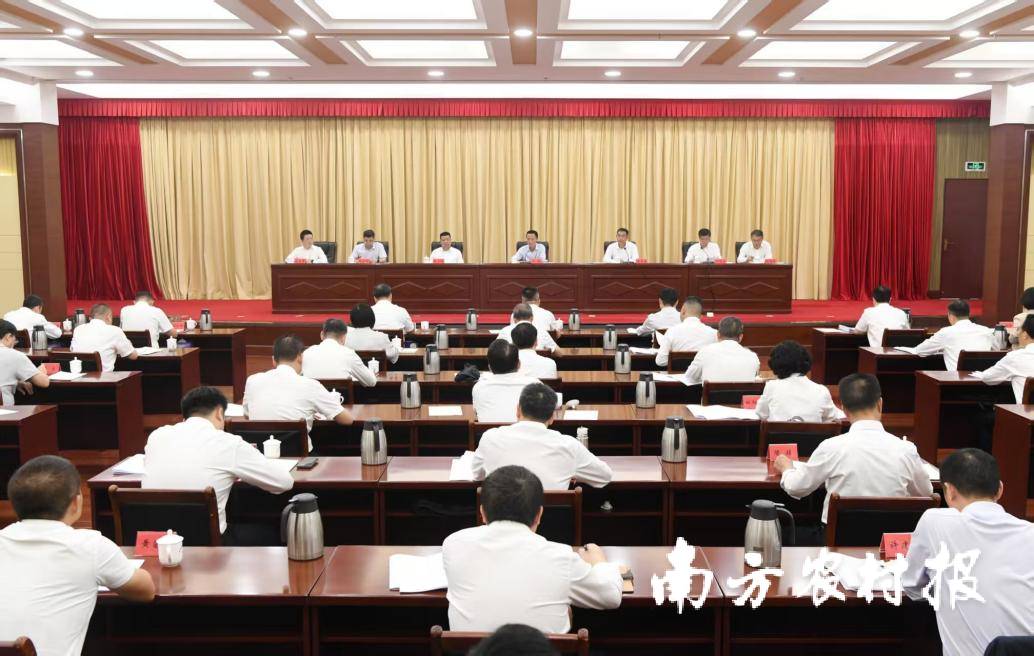 湛江市“百千萬工程”指揮部會議現場,色產黎和佳攝 湛江市“百千万工程”指挥部会议现场,粉日翻两番特黎和佳摄